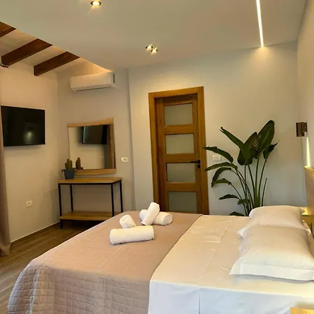 Androniki Apartment *